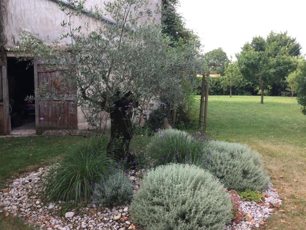 Chambres Et Roulotte De La Gentilhommiere Chazey-sur-Ain Exterior photo
